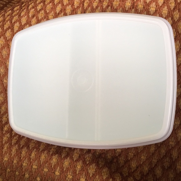 Tupperware container - Picture 1 of 4